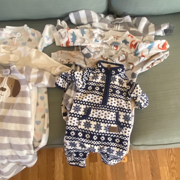 Baby clothing - Picture 1 of 5